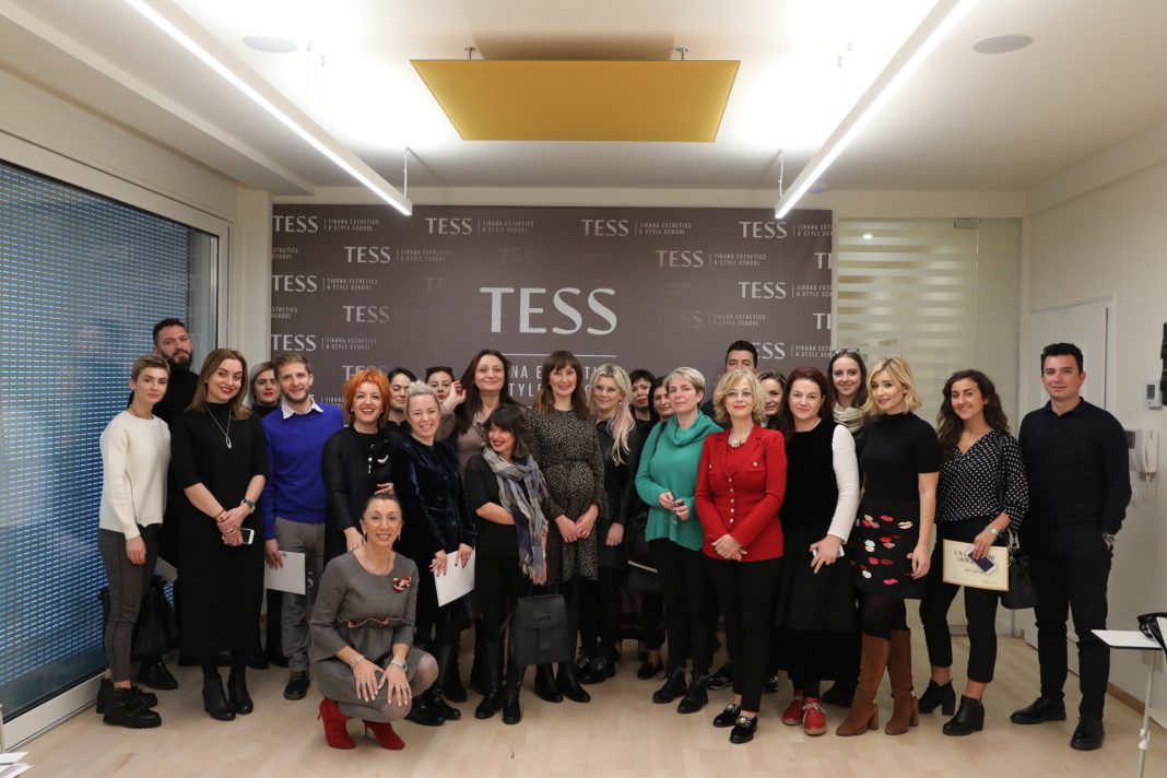 Në shkollën TESS: Monique Alvarez frymëzon sipërmarrësit.