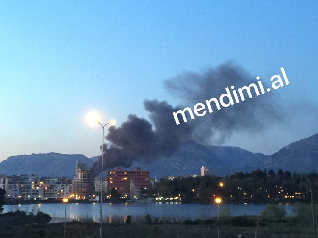 Zjarr në Tiranë.