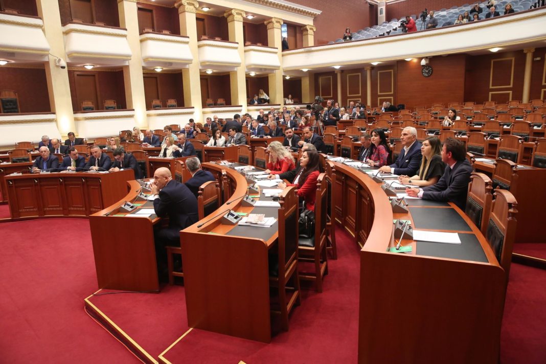 Mentor Kikia sulmon parlamentin: “ Ky është parlamenti historik. Ky është “Viti Zero” i politikës sonë.”