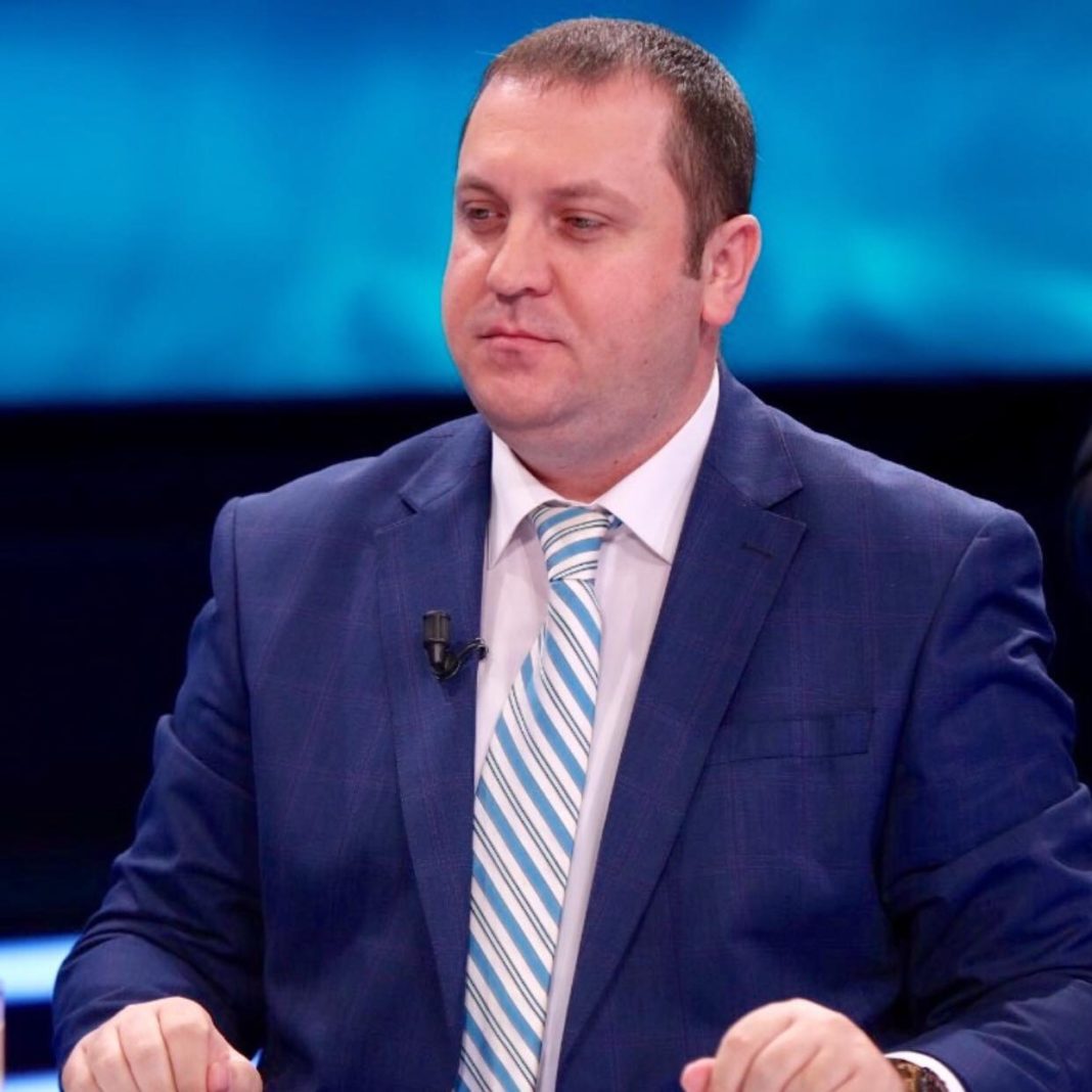 Kreshnik Osmani shpjegon pse ata që dinë nuk veprojnë dot në mjedisin politik shqiptar.