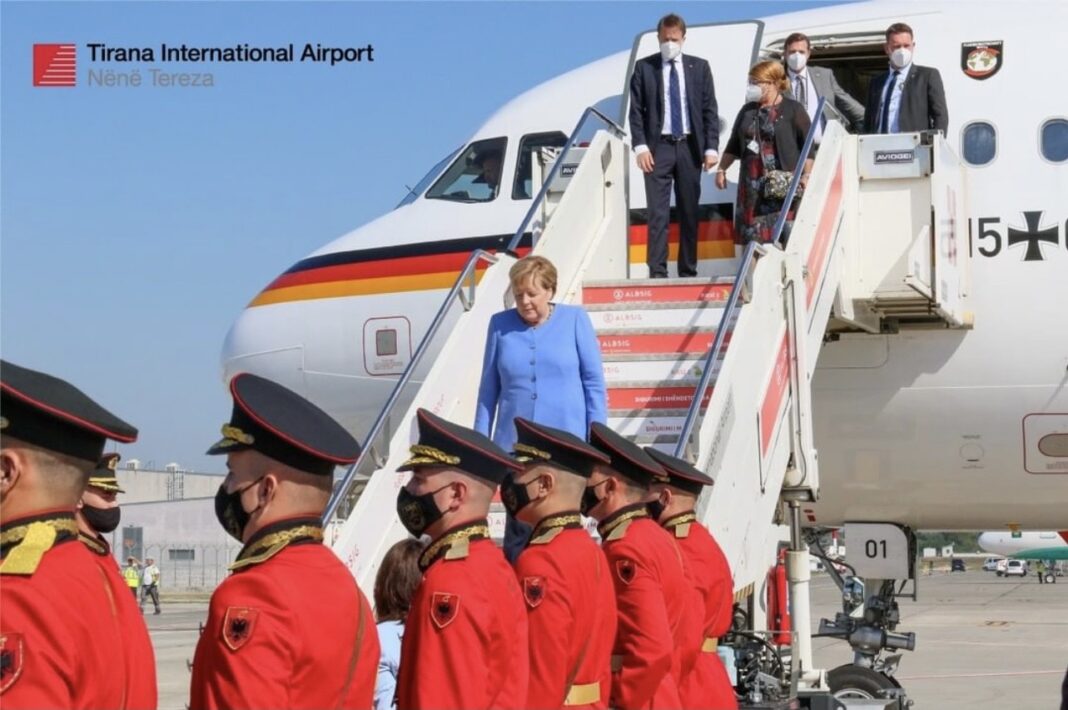 Merkel mbërrin në Tiranë
