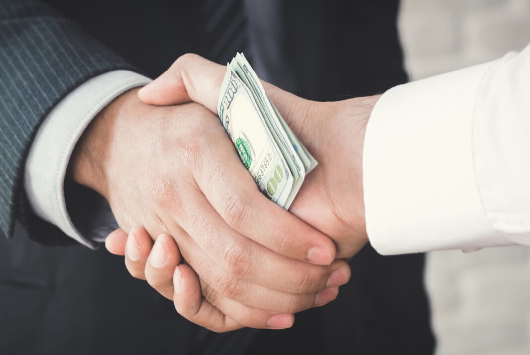 Raporti i Transparency International dhe Indeksi i Korrupsionit 2021 për Shqipërinë dhe vendet fqinje