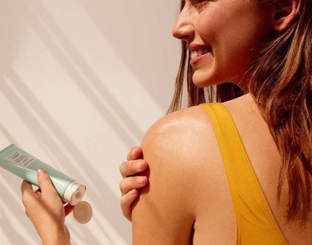 Gjithçka që duhet të dini për të luftuar djegiet nga dielli, plakjen e parakohshme dhe kancerin e lëkurës këtë verë