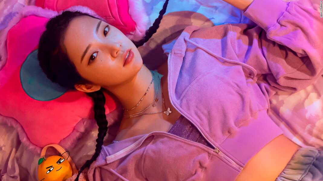 Përgjithmonë e re, e bukur dhe pa skandale: Rritja e ndikuesve virtualë të Koresë së Jugut