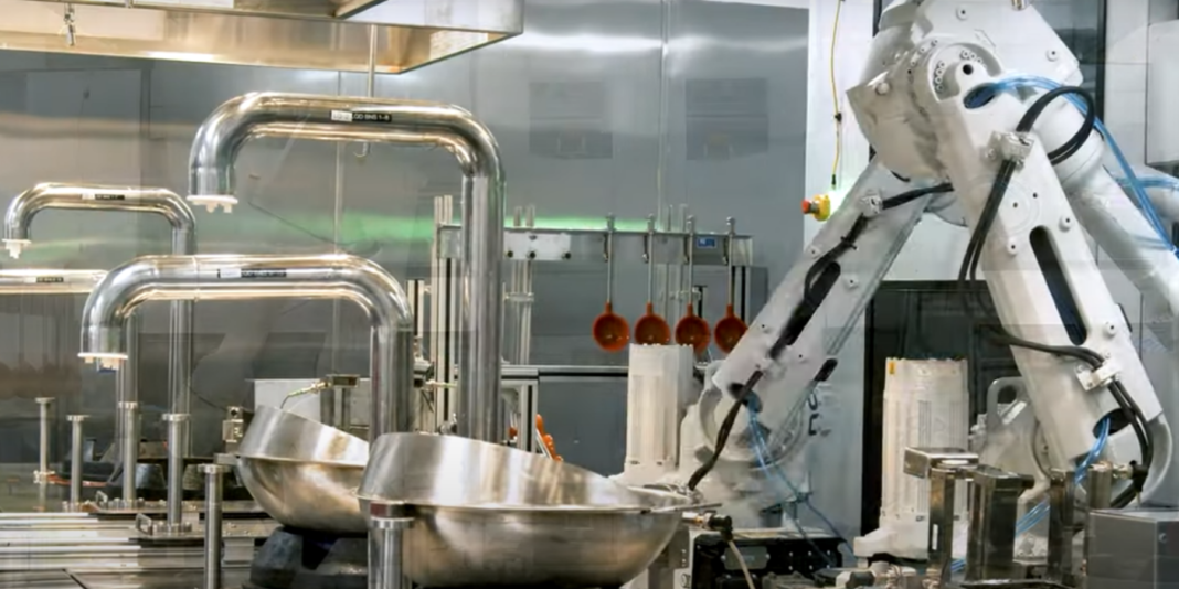 Kuzhinierët robotë të ushqimit të shpejtë kushtojnë më pak se gjysma e një punonjësi