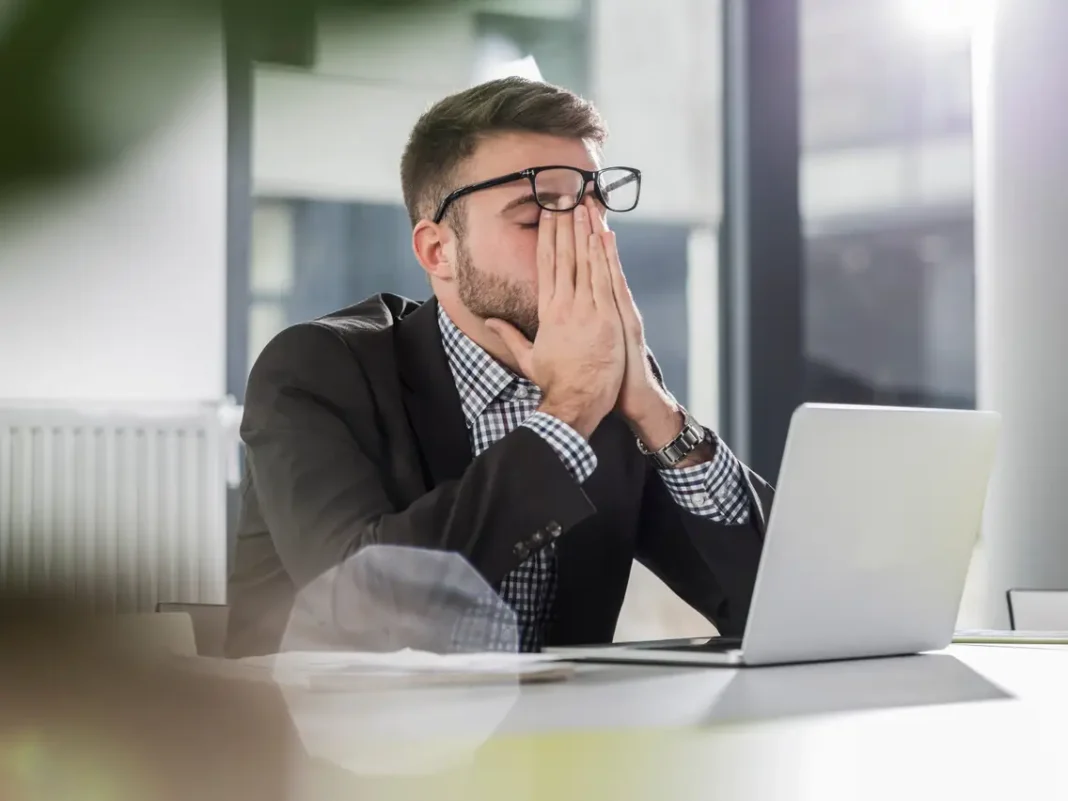 Sipas një studimi të ri, burrat po braktisin fuqinë punëtore sepse janë të mërzitur për statusin e tyre social