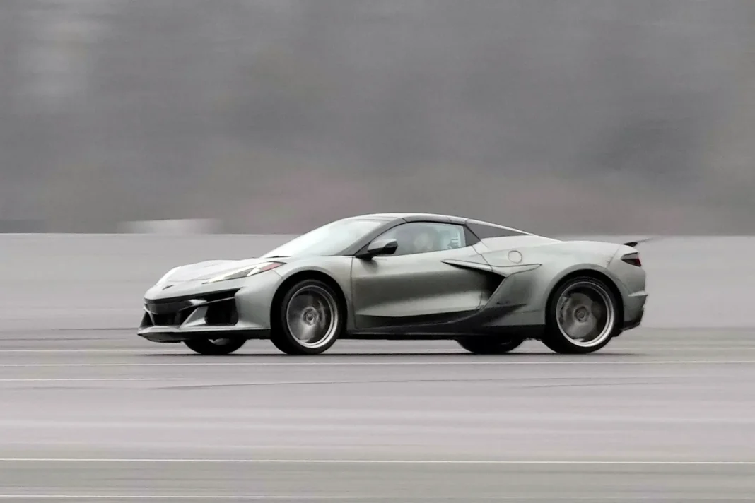 Meshkujt me penise të vegjël kanë më shumë gjasa të blejnë makina sportive: studim