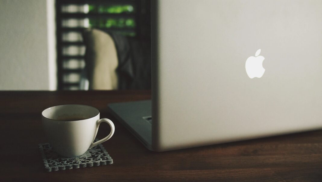 Kjo është arsyeja pse disa njerëz promovohen në punë dhe të tjerë jo