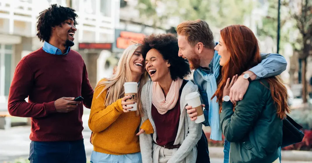 10 hapa për të zotëruar artin e bisedave të vogla (dhe për të krijuar lidhje domethënëse)