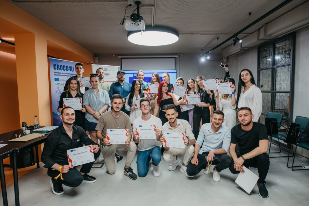 Ideathon Tirana, aty ku të rinjtë zhvillojnë idetë e sipërmarrjes