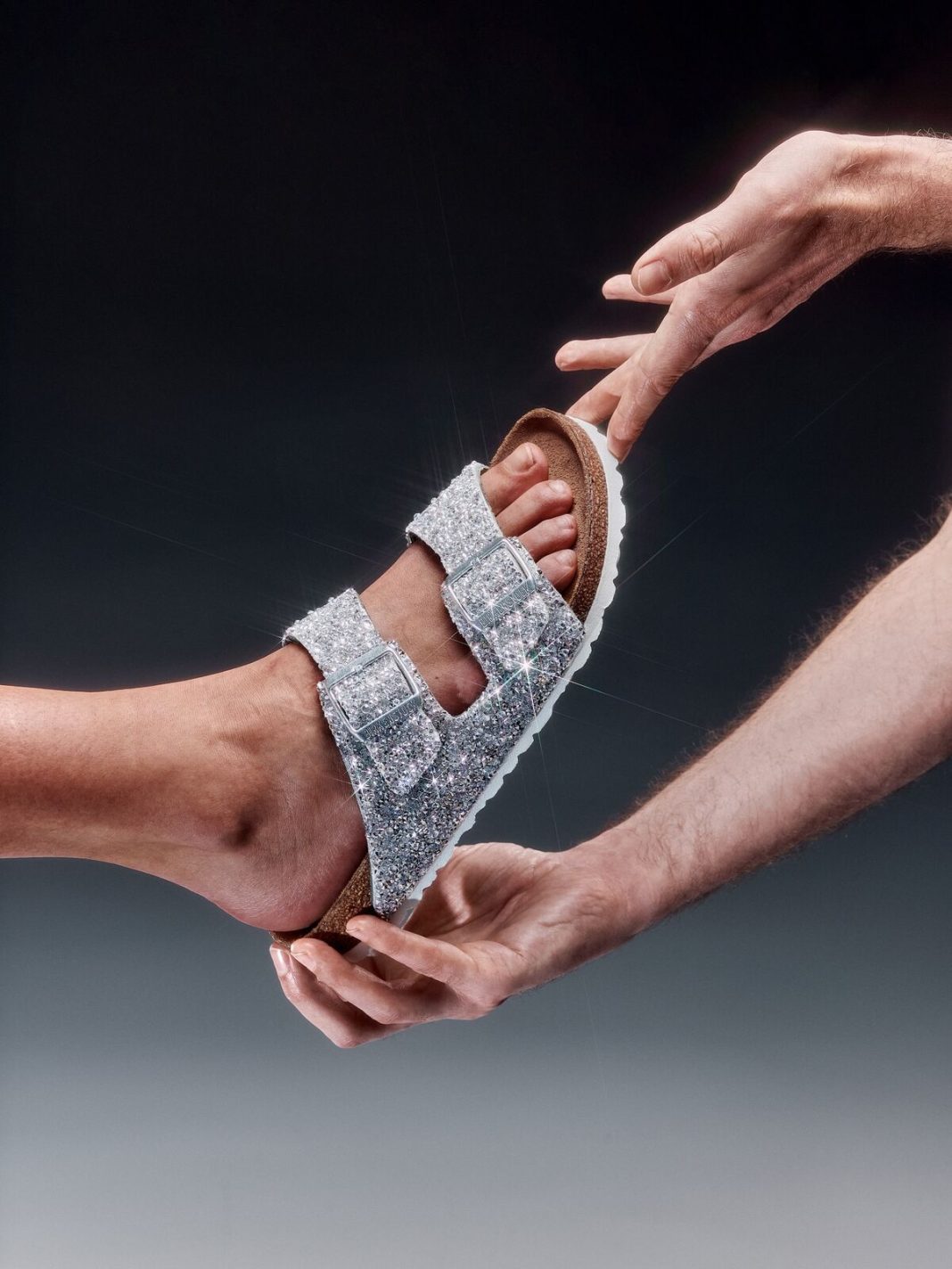 Si Birkenstock kaloi nga këpucët ortopedike në markë luksi