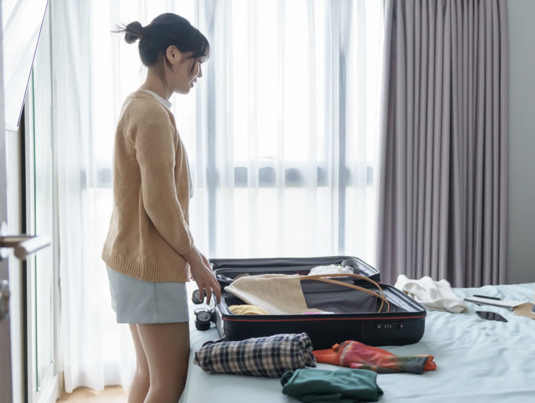 Mos i lini rrobat në komot e hotelit nëse nuk doni të merrni çimka krevati