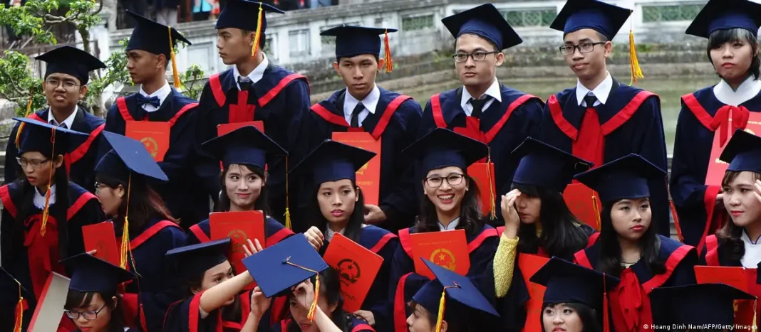 Në Vietnam duhet të jeni i gjatë për të ndjekur universitetin