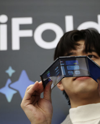 Samsung prezanton telefonin e parë me trefish palosje: Galaxy Z TriFold