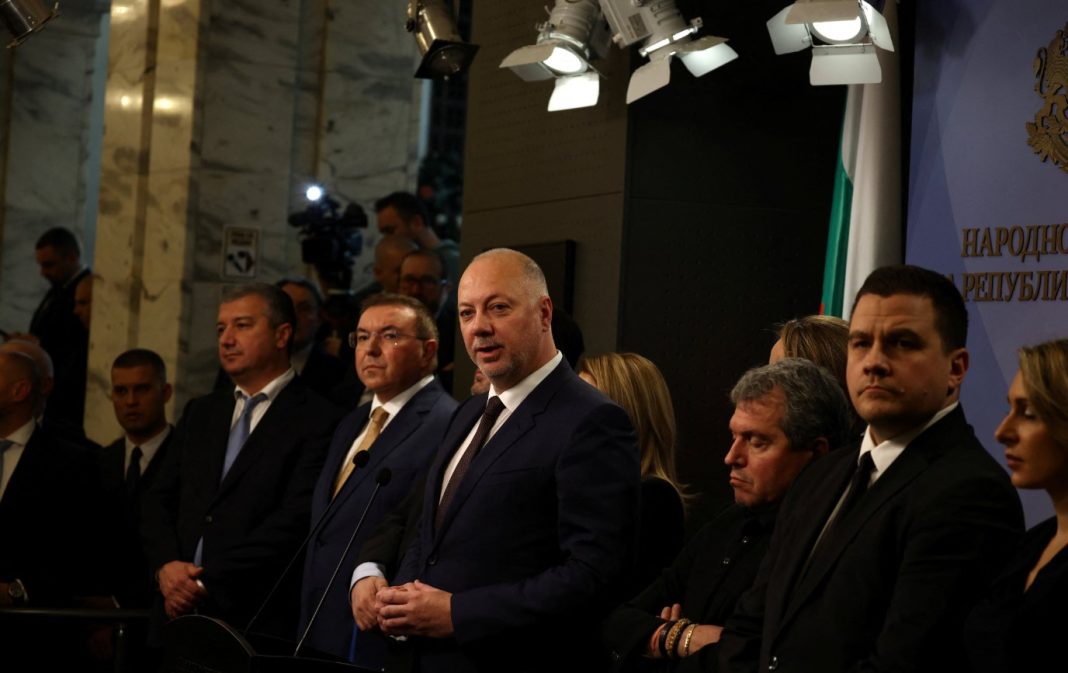 Kryeministri bullgar jep dorëheqjen pas protestave masive: Çfarë pritet të ndodhë tani?